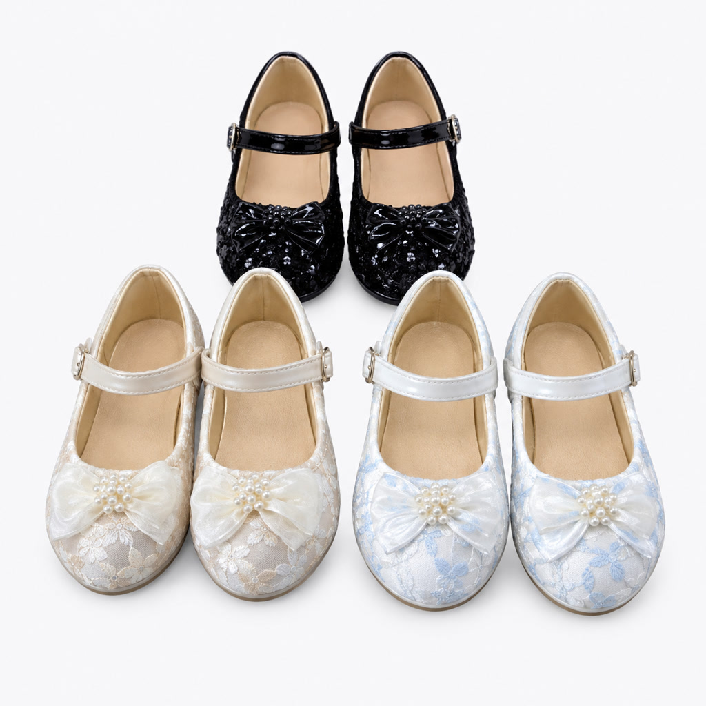Zapato de charol para niña con flor sobre correa de cuentas