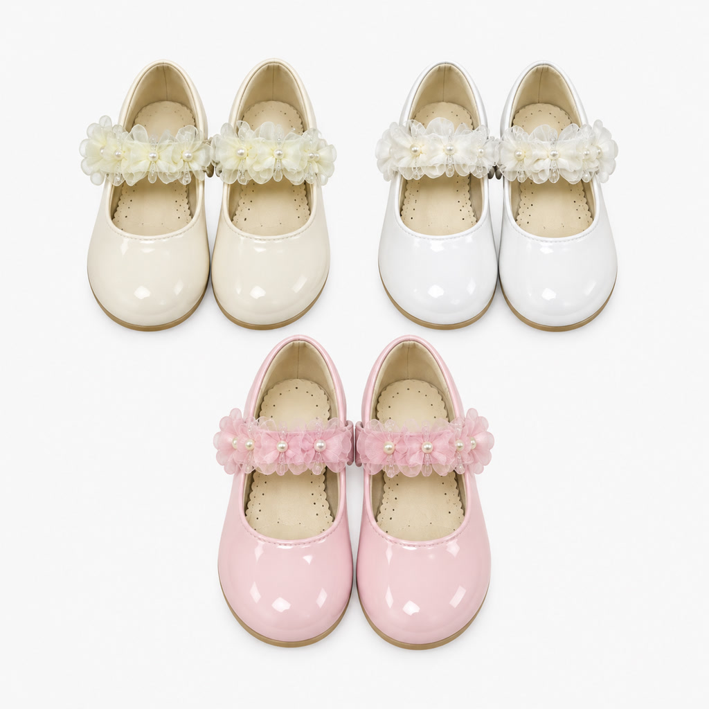 Zapato de charol para niña con flores sobre punta brillante