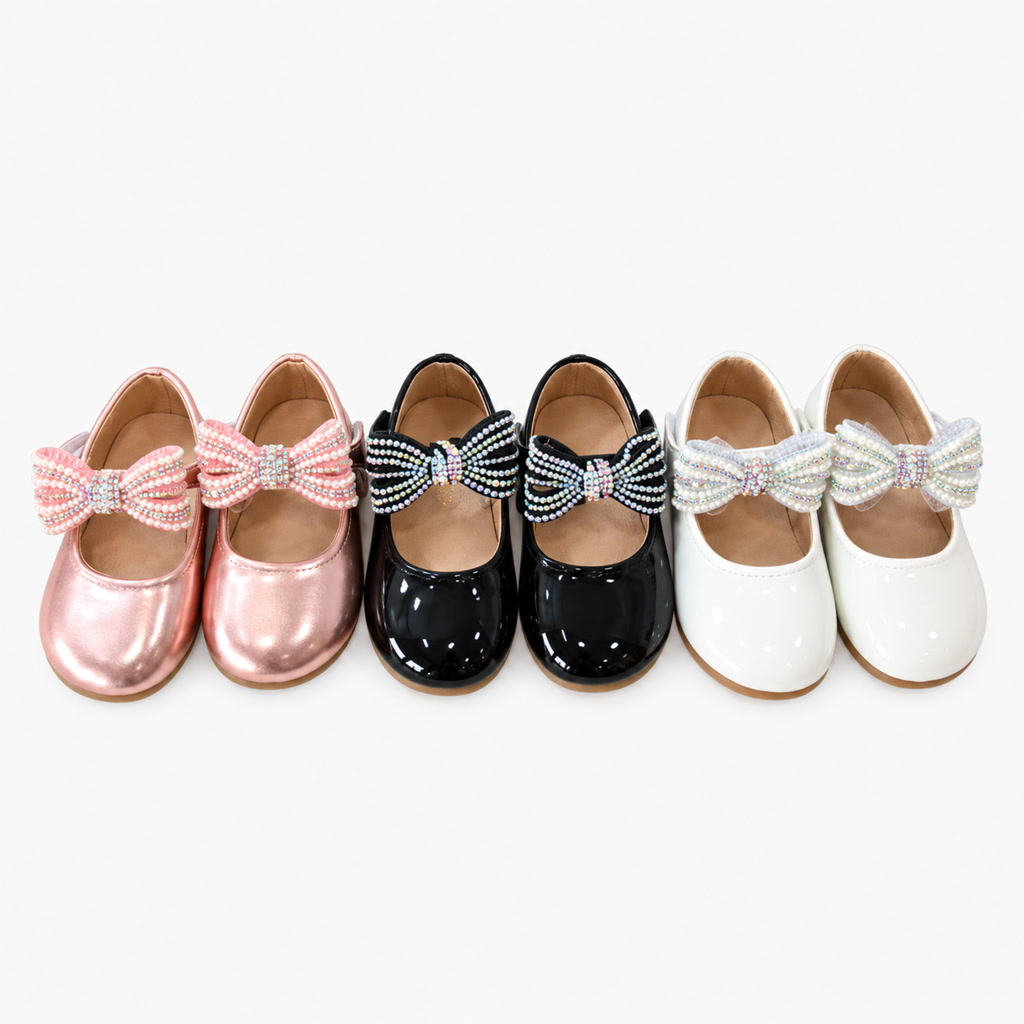 Zapato de charol Oxford para niña con flores pequeñas en la correa