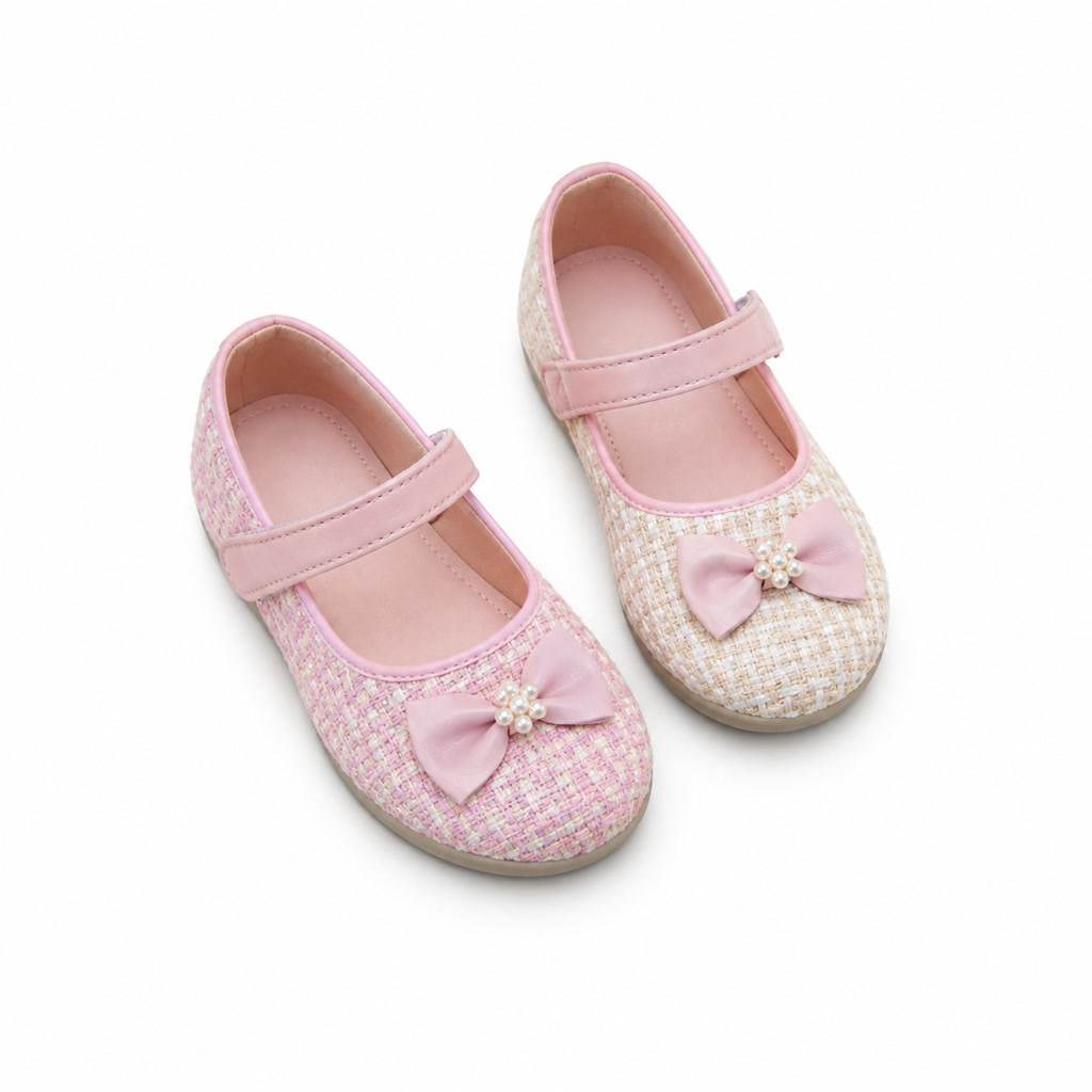 Zapato de charol para niña con moño pequeño sobre punta redonda