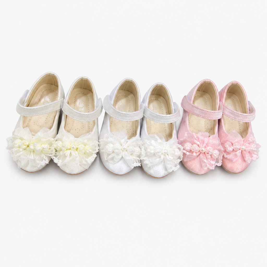 Zapato de charol para niña con moño de malla y cuentas
